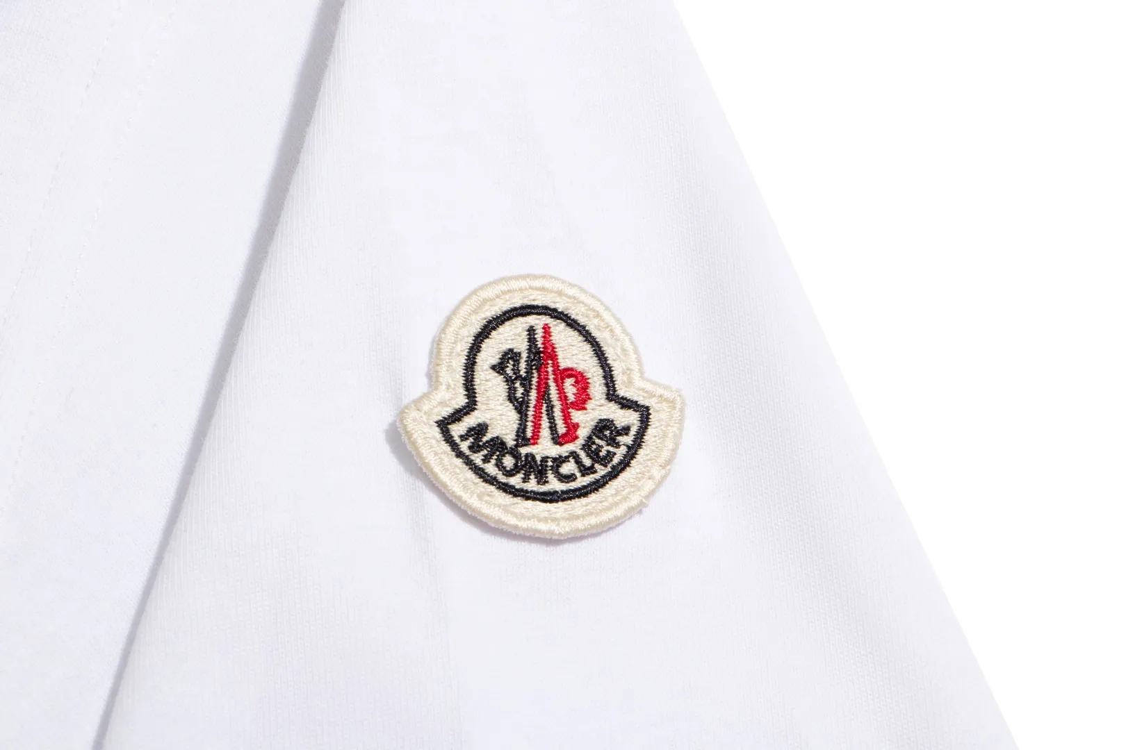 Quality《Moncler~ 》2024New Arrival T , Versatile Quality . ‼ 32 250G ‼ T 🤪 Sizes：S-M-L-XL-2XL ：Black White 、 Same Style